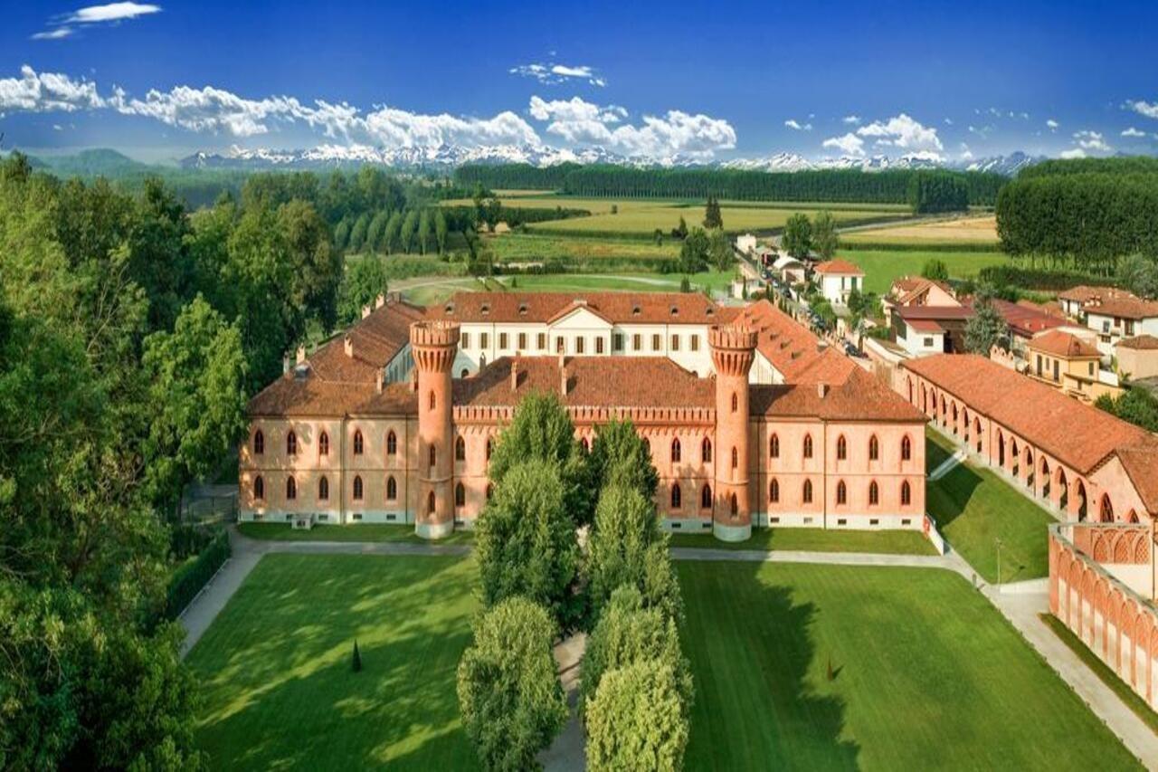Albergo Dell'Agenzia Bra Bagian luar foto