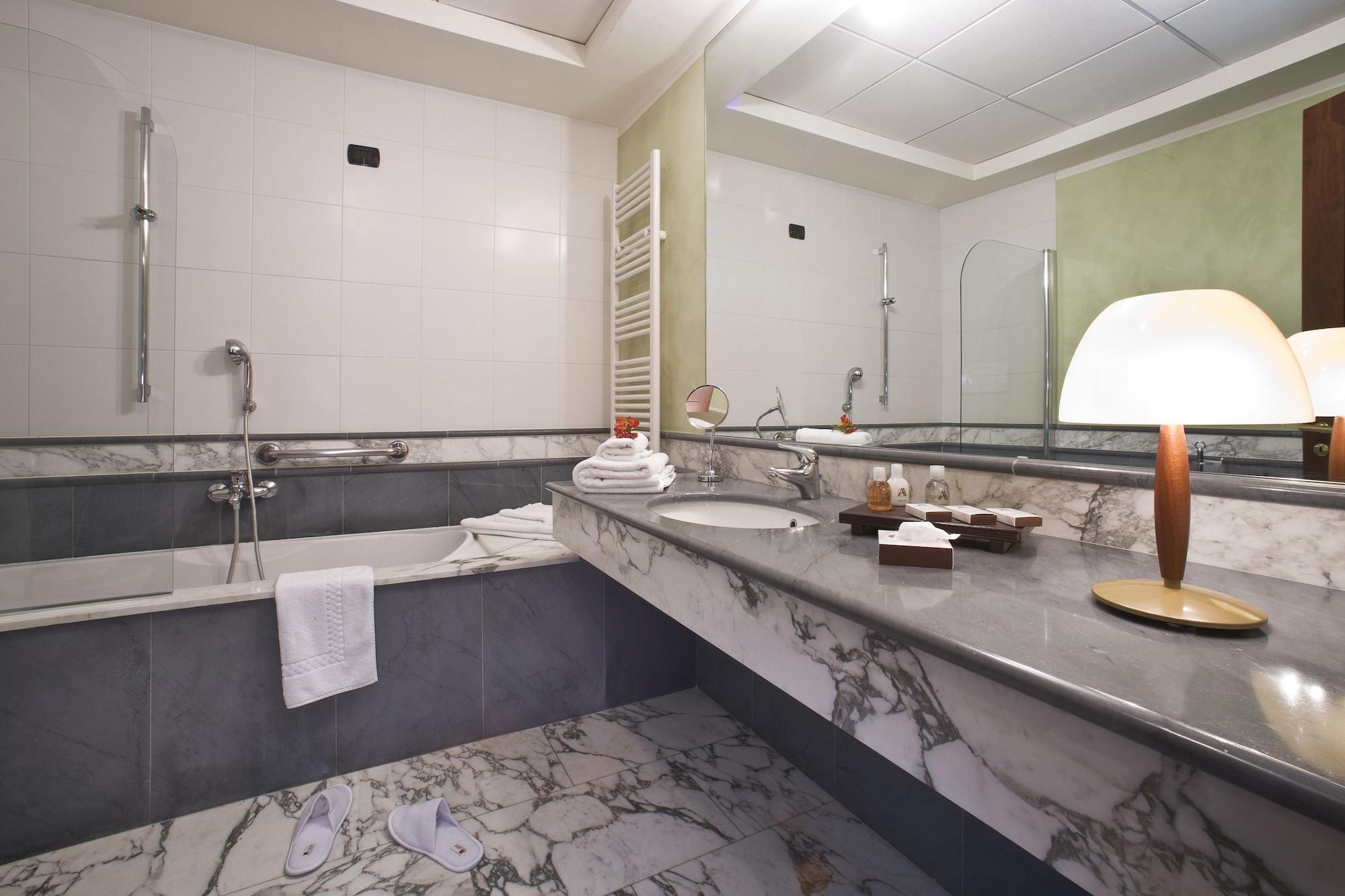 Albergo Dell'Agenzia Bra Bagian luar foto