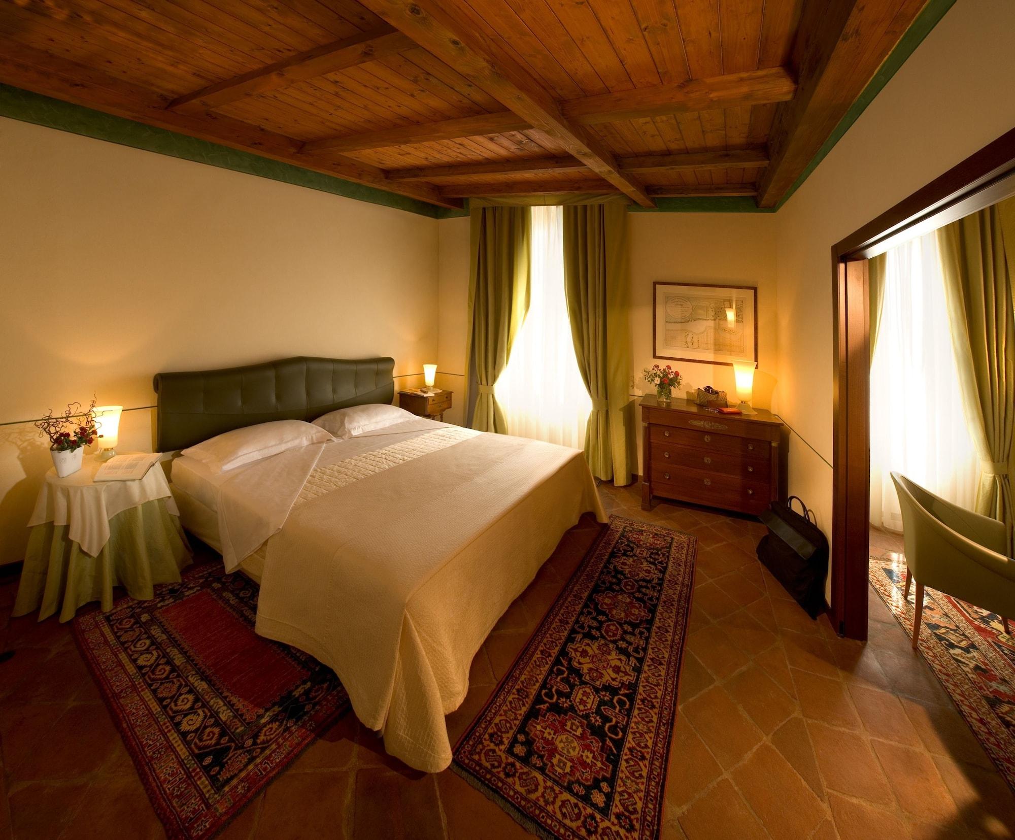 Albergo Dell'Agenzia Bra Bagian luar foto