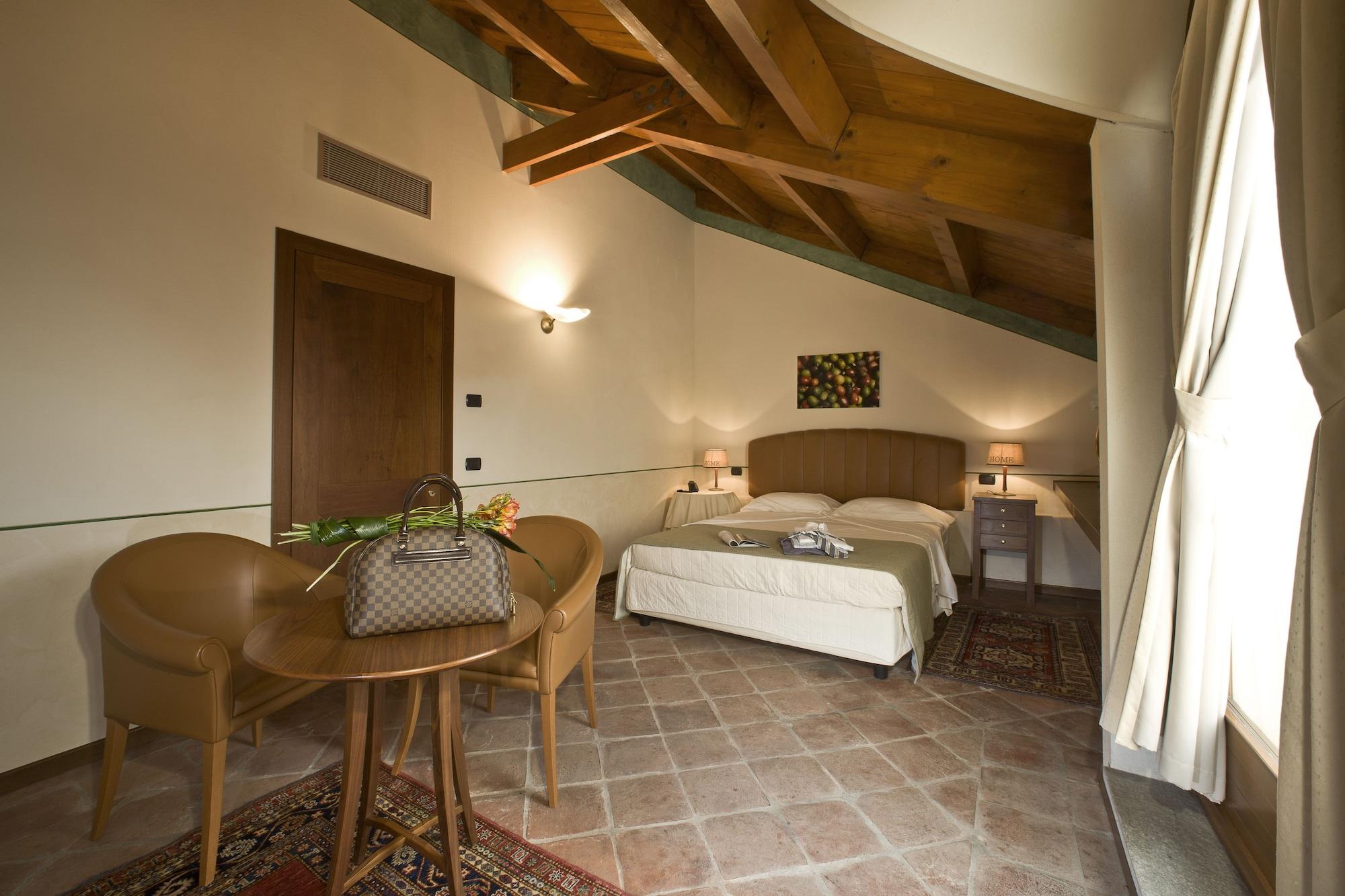 Albergo Dell'Agenzia Bra Bagian luar foto