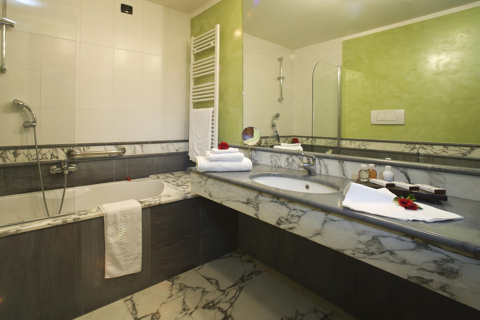 Albergo Dell'Agenzia Bra Bagian luar foto