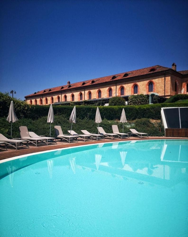 Albergo Dell'Agenzia Bra Bagian luar foto