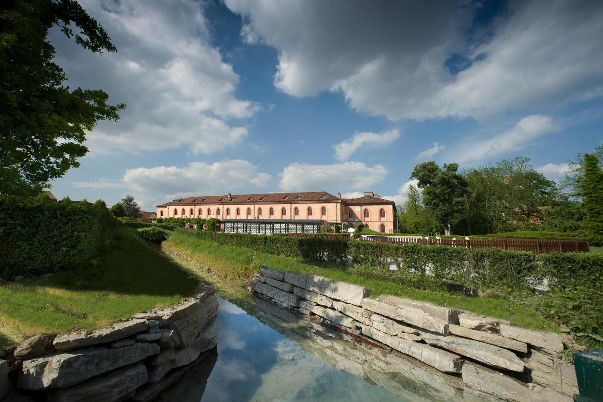Albergo Dell'Agenzia Bra Bagian luar foto