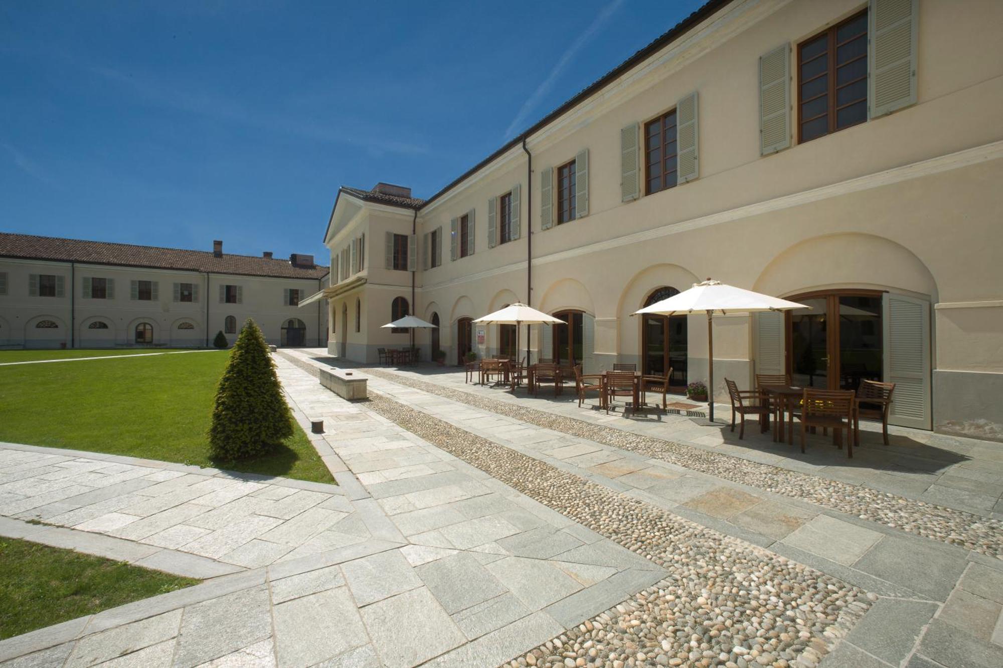 Albergo Dell'Agenzia Bra Bagian luar foto