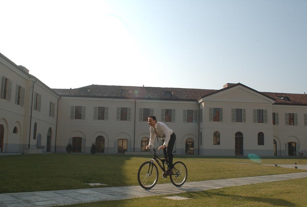 Albergo Dell'Agenzia Bra Bagian luar foto