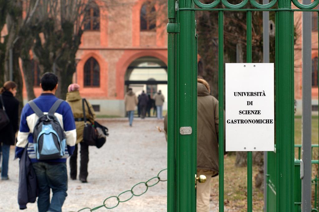 Albergo Dell'Agenzia Bra Bagian luar foto