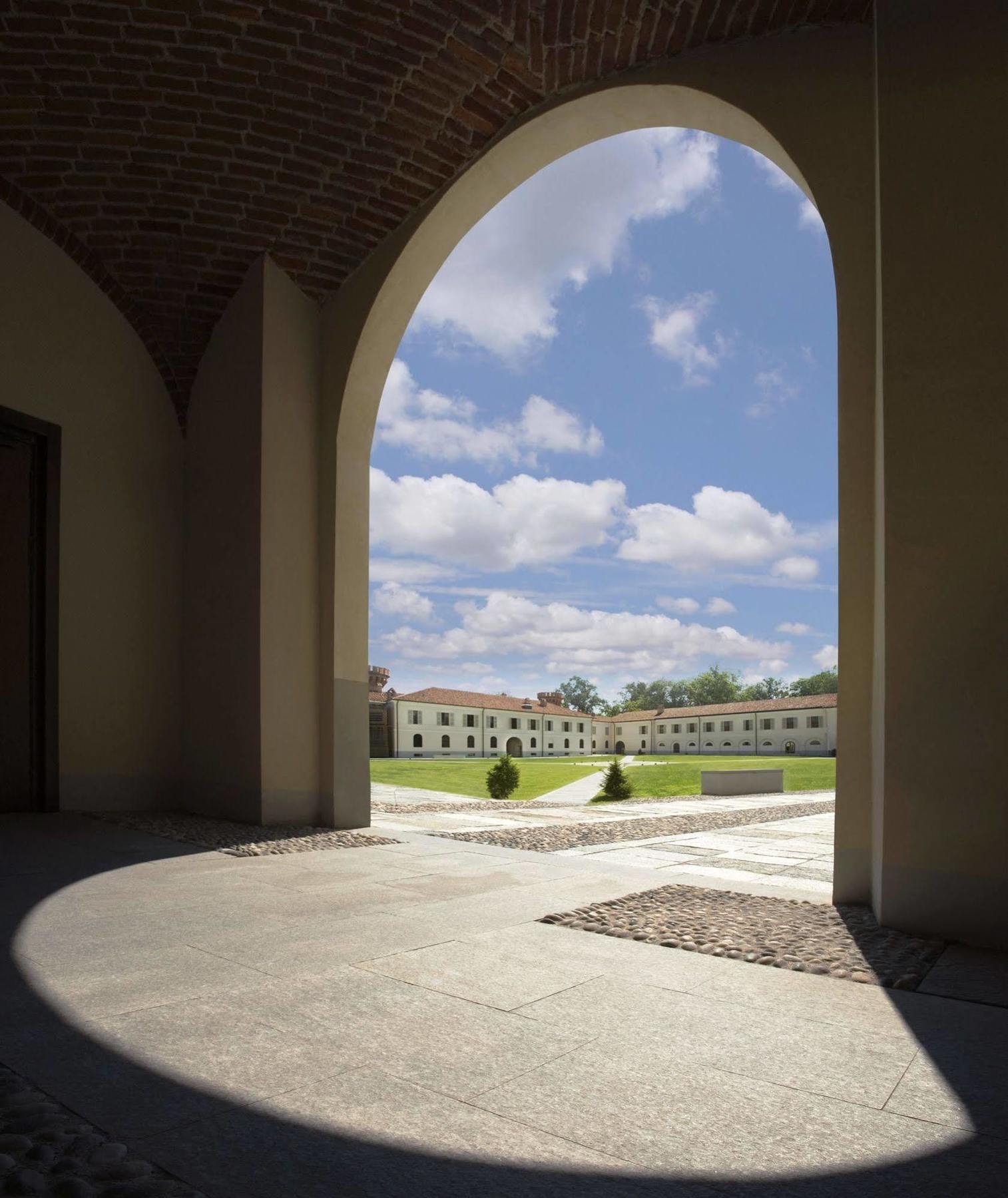 Albergo Dell'Agenzia Bra Bagian luar foto