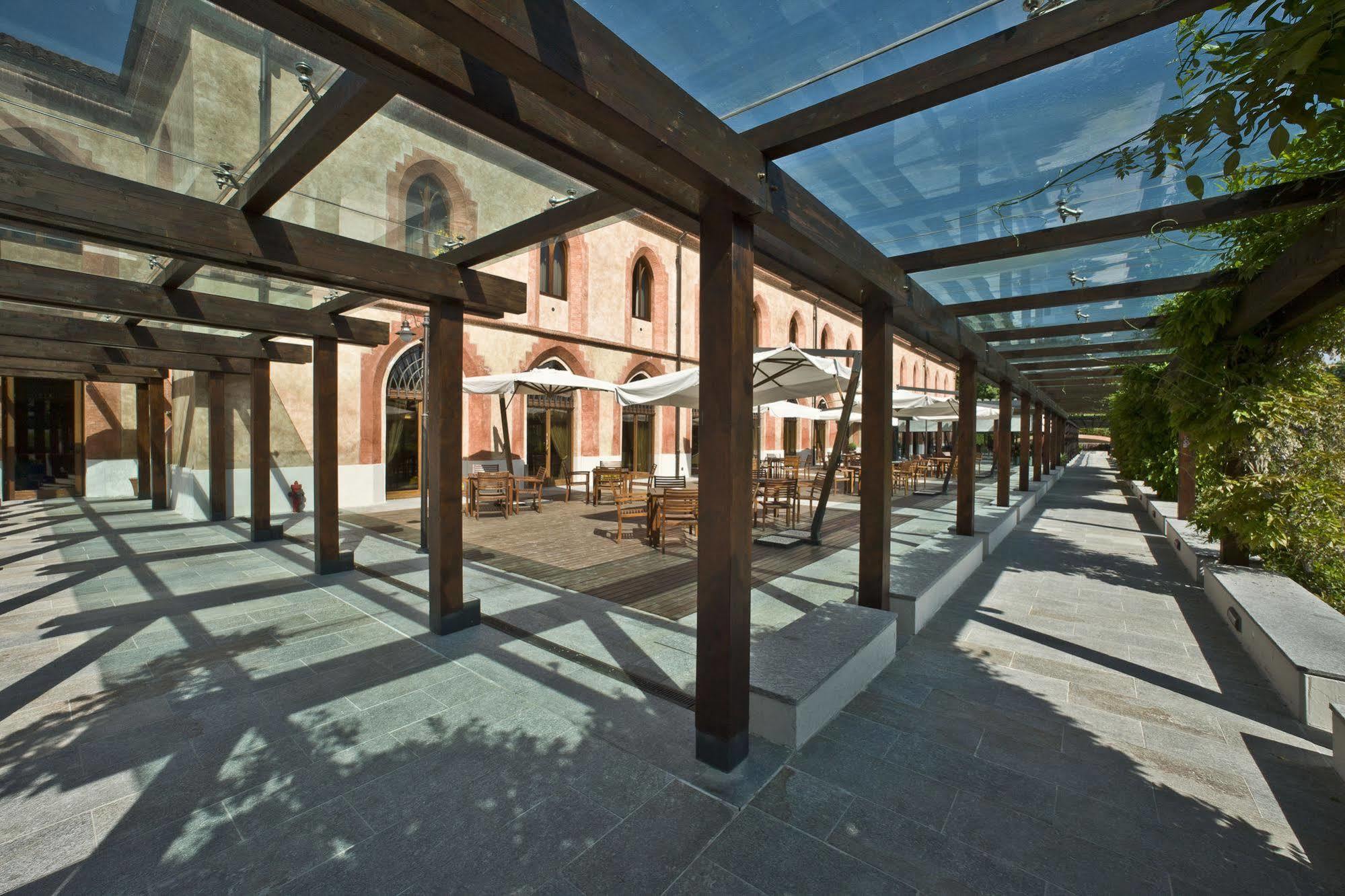 Albergo Dell'Agenzia Bra Bagian luar foto