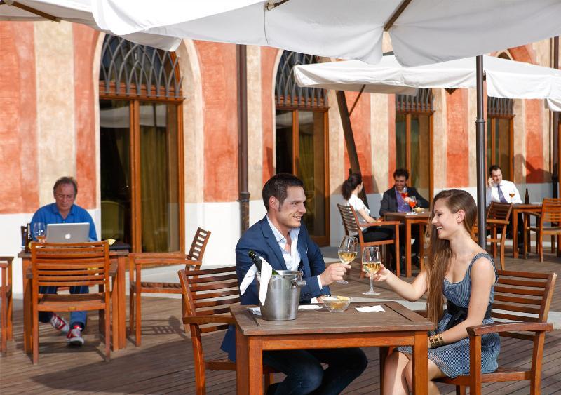 Albergo Dell'Agenzia Bra Bagian luar foto