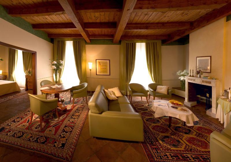 Albergo Dell'Agenzia Bra Bagian luar foto