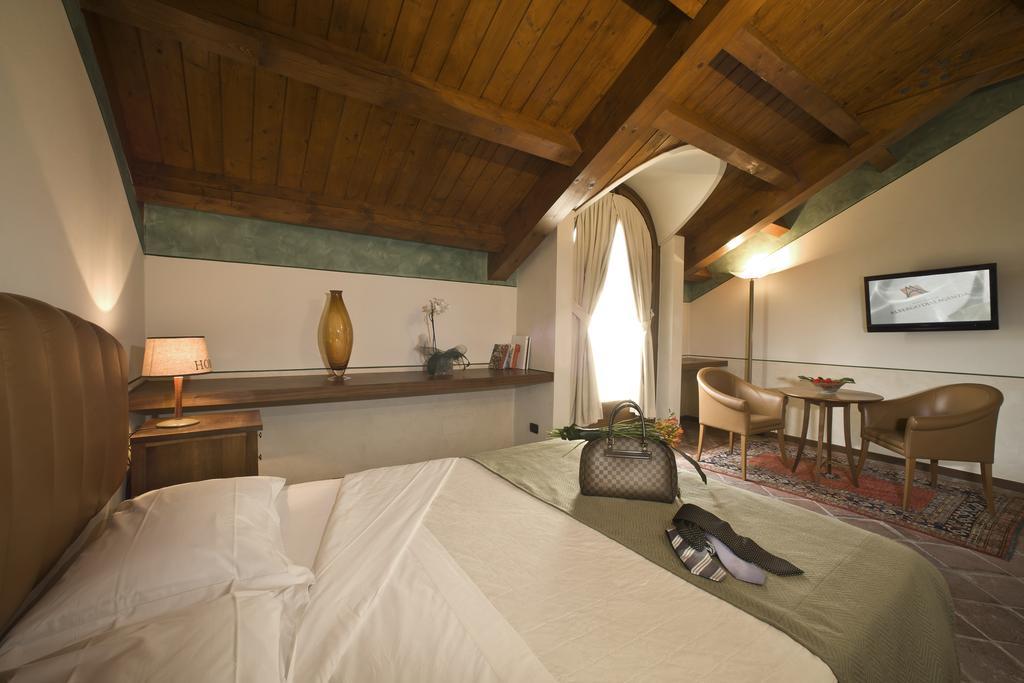 Albergo Dell'Agenzia Bra Bagian luar foto